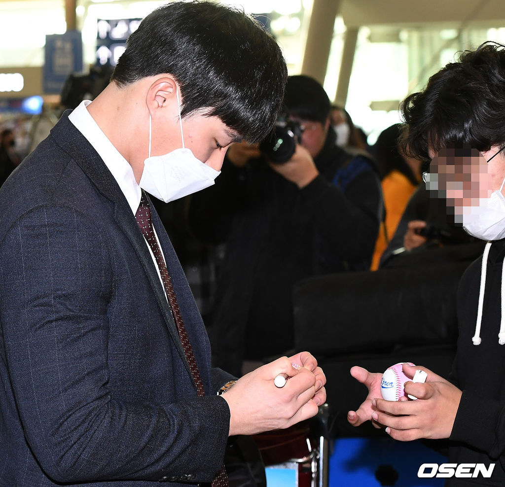 키움 김하성이 출국을 앞두고 팬들과의 만남을 갖고 있다. /dreamer@osen.co.kr