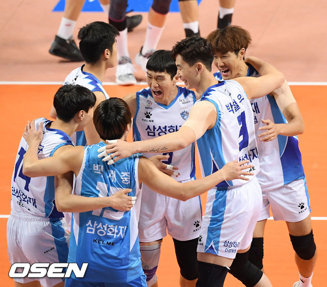2세트, 삼성화재 선수들이 공격에 성공한 후 기뻐하고 있다. /rumi@osen.co.kr