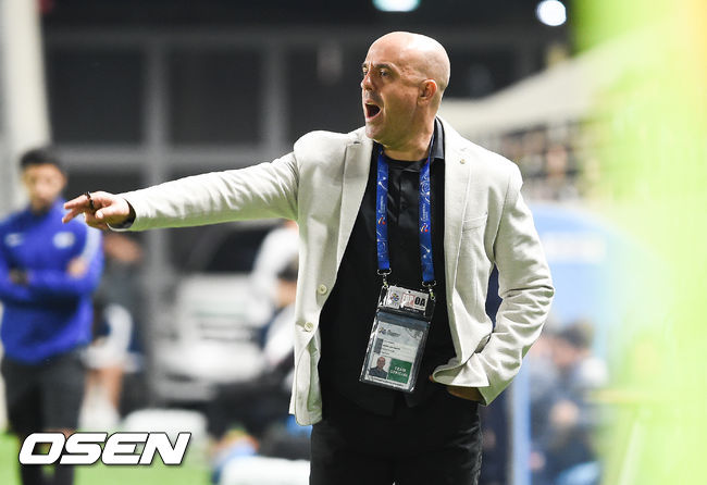 후반 대구FC 안드레 감독이 작전 지시를 하고 있다.  / soul1014@osen.co.kr
