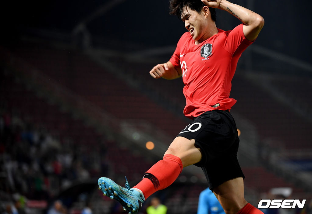 김학범 감독이 이끄는 23세 이하(U-23) 축구대표팀은 19일 밤 태국 빠툼타니의 탐마삿 스타디움서 열린 요르단과 AFC U-23 챔피언십 8강전서 전반 16분 조규성의 선제골과 후반 추가시간 1분 이동경의 극적인 프리킥 결승골을 더해 2-1로 승리하며 4강에 올랐다.이동경이 프리킥으로 결승골을 넣은 뒤 기뻐하고 있다. /youngrae@osen.co.kr