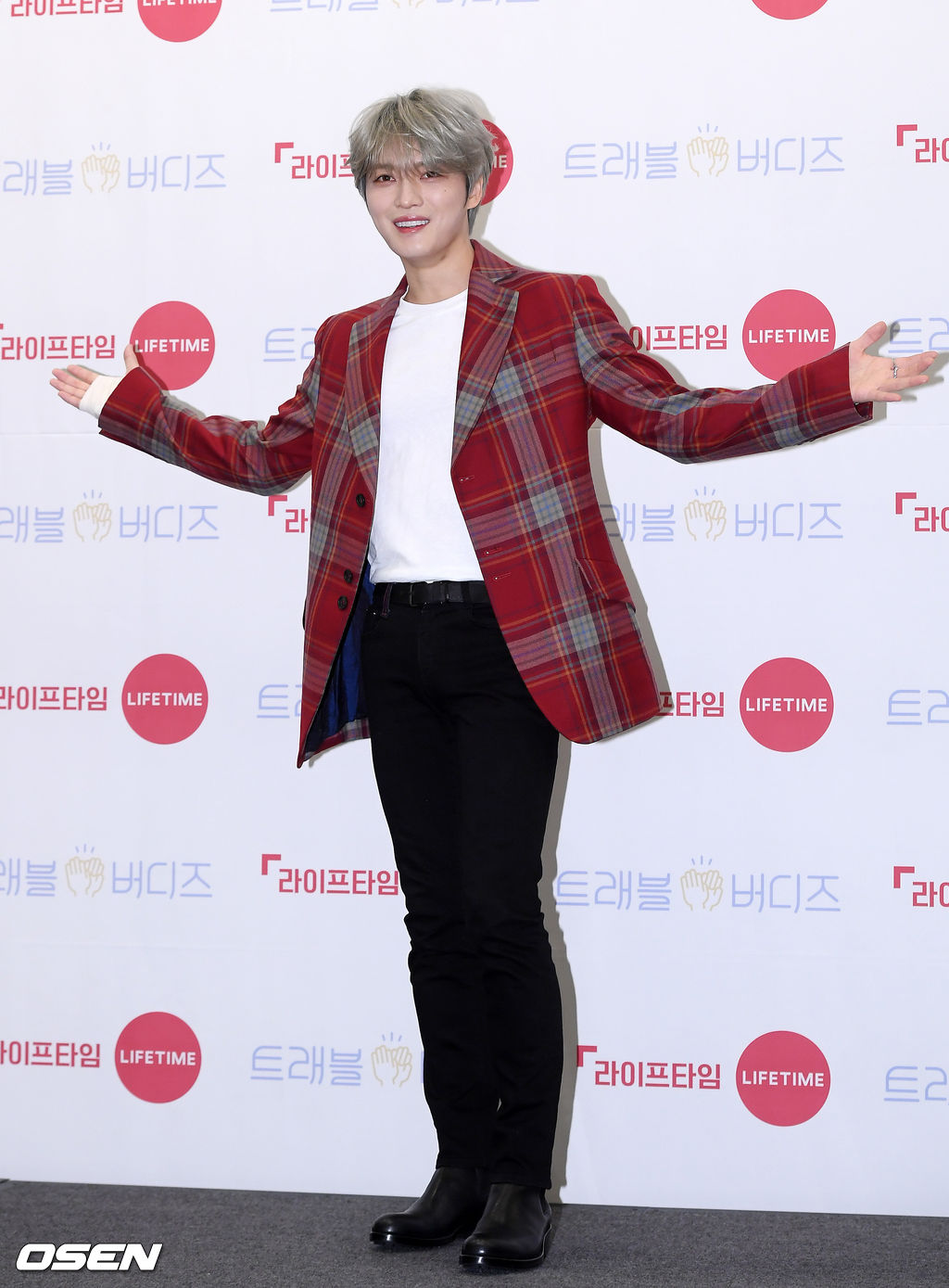 김재중이 행사에 참여하며 포토타임을 갖고 있다. / rumi@osen.co.kr