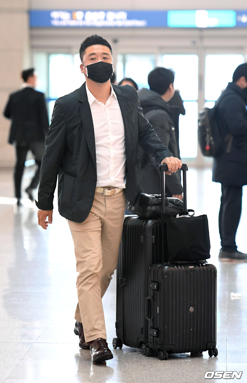 이택근이 출국장으로 향하고 있다. /youngrae@osen.co.kr 