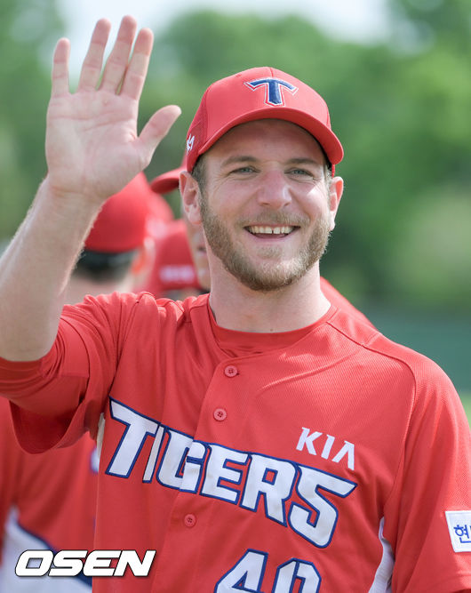 KIA 새용병 가뇽이 인사를 하고 있다.    / soul1014@osen.co.kr