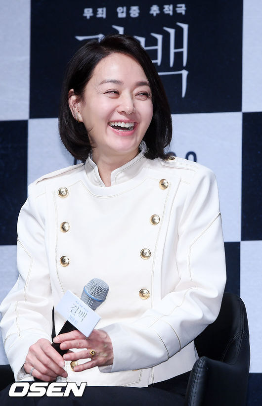6일 오전 서울 강남구 신사동 CGV 압구정에서 영화 ‘결백’ 제작보고회가 열렸다.  제작보고회에서 배종옥이 기자회견 중 환하게 웃고 있다./ rumi@osen.co.kr