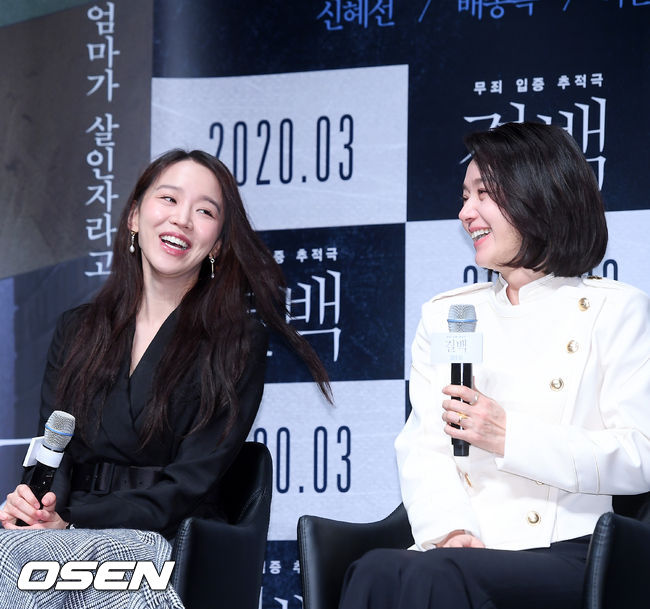 6일 오전 서울 강남구 신사동 CGV 압구정에서 영화 ‘결백’ 제작보고회가 열렸다.  제작보고회에서 신혜선과 배종옥이 기자회견 중 환하게 웃고 있다./ rumi@osen.co.kr