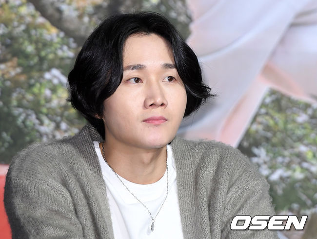 7일 오전 서울 중구 그랜드 앰배서더 서울 풀만에서 MBN의 신규 예능 '친한 예능' 제작발표회가 열렸다.방송인 이용진이 취재진의 질문을 듣고 있다. /sunday@osen.co.kr