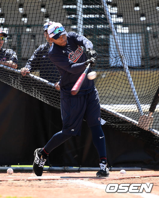 롯데 마차도가 타격 훈련을 하고 있다. /sunday@osen.co.kr