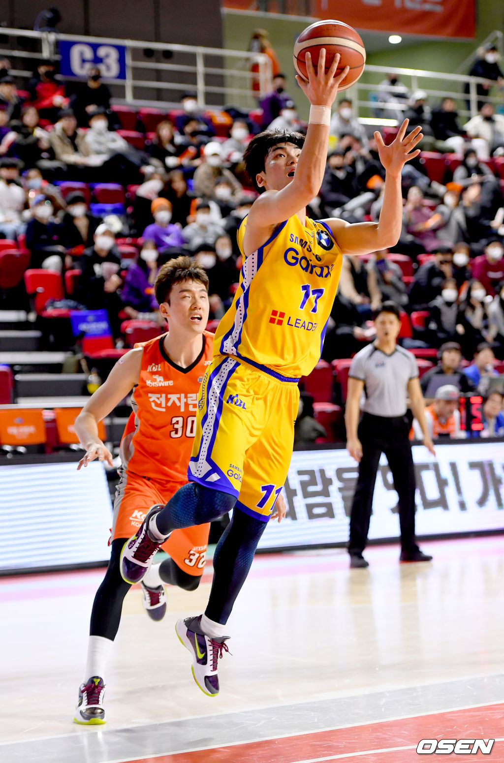 6일 오후 인천 삼산월드 체육관에서 ‘2019-2020 현대모비스 프로농구’ 인천 전자랜드와 서울삼성의 경기가 열렸다.2쿼터, 삼성 천기범이 레이업 슛을 하고있다. /ksl0919@osen.co.kr