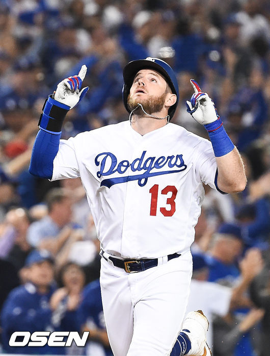 다저스 먼시가 솔로홈런을 날리고 베이스를 돌고 있다. / soul1014@osen.co.kr