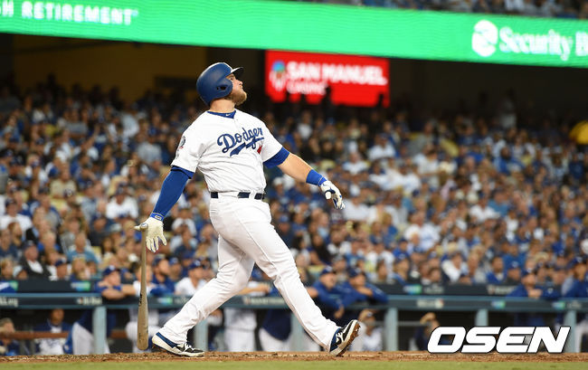 맥스 먼시가 중월 스리런 홈런을 치고 있다. /dreamer@osen.co.kr