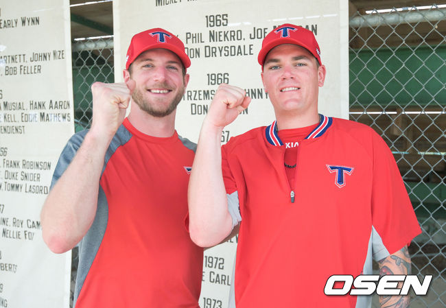 KIA 새용병 가뇽과 브룩스가 포즈를 취하고 있다. / soul1014@osen.co.kr