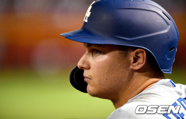 9회초 공격에 나서는 다저스 작 피더슨이 그라운드를 바라보고 있다. /dreamer@osen.co.kr