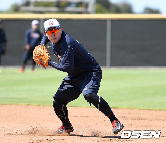 롯데 안치홍이 수비 훈련을 하고 있다. /sunday@osen.co.kr