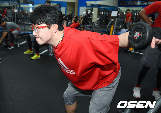 양현종이 바벨을 들고 운동하고 있다. / soul1014@osen.co.kr