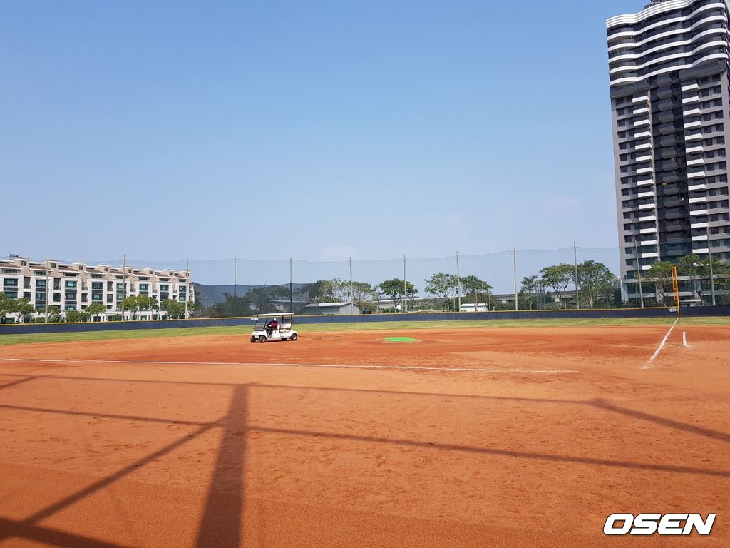 맑은 날씨의 국경칭푸구장. /fpdlsl72556@osen.co.kr 