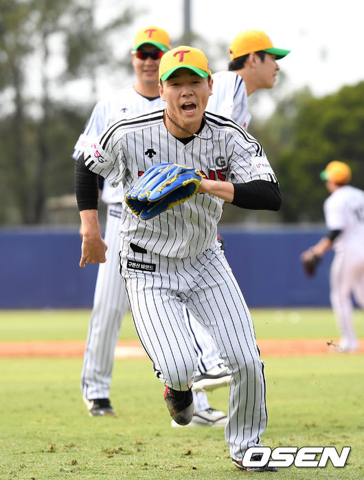 LG 한선태가 수비 훈련을 하고 있다. /sunday@osen.co.kr