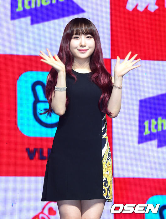 로켓펀치 주리가 포토타임을 하고 있다. /jpnews@osen.co.kr