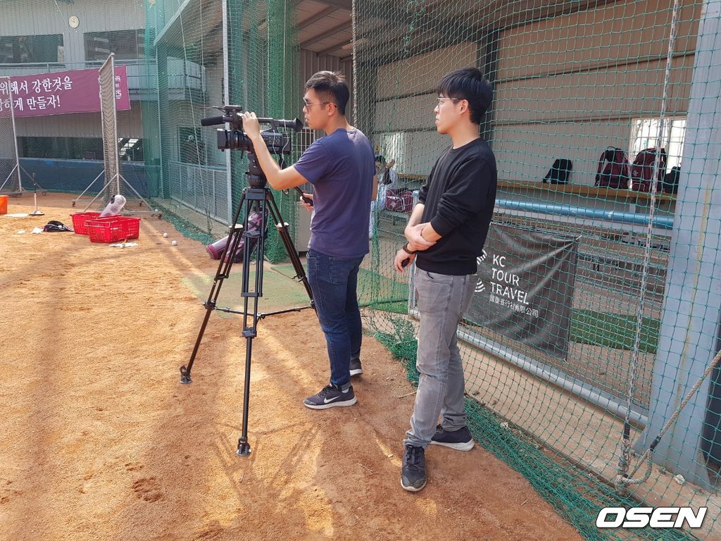 키움 히어로즈 스프링캠프를 취재중인 모모TV 취재진. /fpdlsl72556@osen.co.kr 