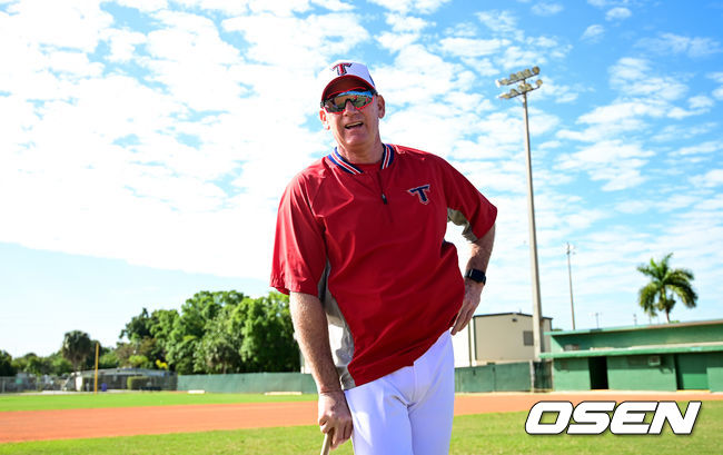 KIA 맷 윌리엄스 감독이 선수들의 훈련을 지켜보고 있다./ soul1014@osen.co.kr