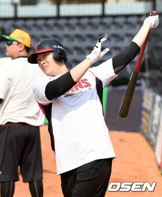 LG 이형종이 타격 훈련을 하고 있다. /sunday@osen.co.kr