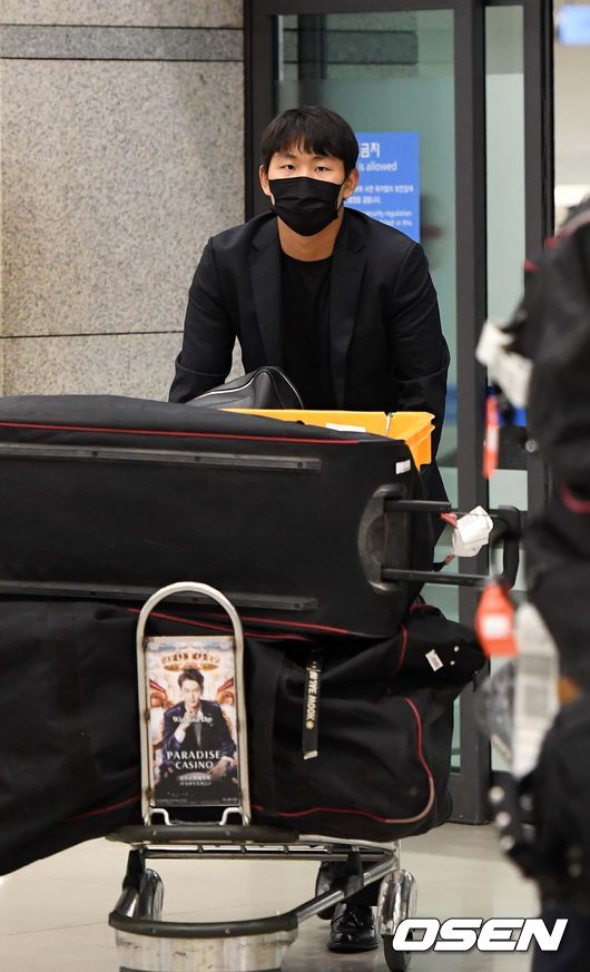 kt wiz 선수단이 미국 애리조나에서 진행된 전지훈련을 마치고 9일 오후 인천국제공항을 통해 입국했다.KT 소형준이 입국장을 나가고 있다. /sunday@osen.co.kr