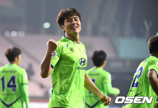 후반 전북 이동국이 골을 넣은 뒤 기뻐하고 있다. / youngrae@osen.co.kr