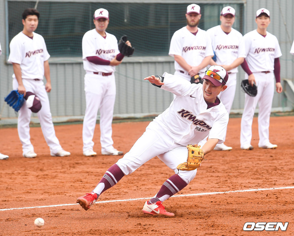11일 김주형이 수비 훈련을 하고 있다./spjj@osen.co.kr