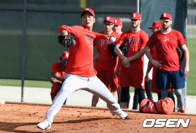 김광현이 첫 불펜 피칭을 하고 있다. / soul1014@osen.co.kr
