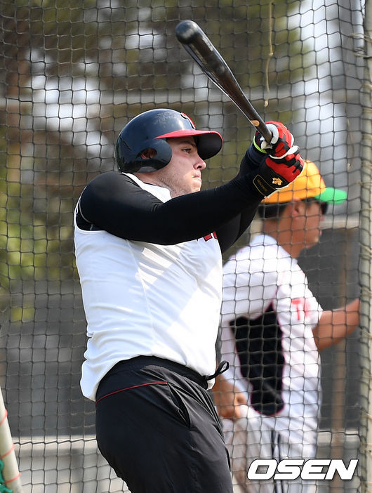 LG 라모스가 타격 훈련을 하고 있다. /sunday@osen.co.kr