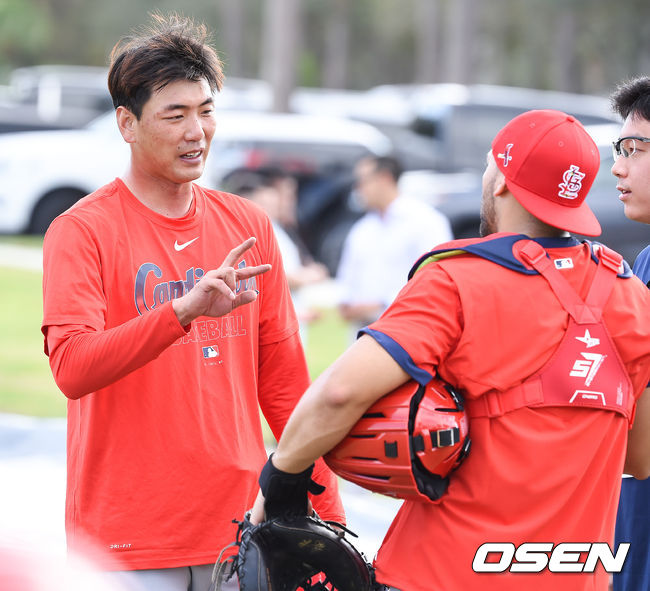 김광현이 불펜피칭 후 포수와 이야기를 있다. / soul1014@osen.co.kr