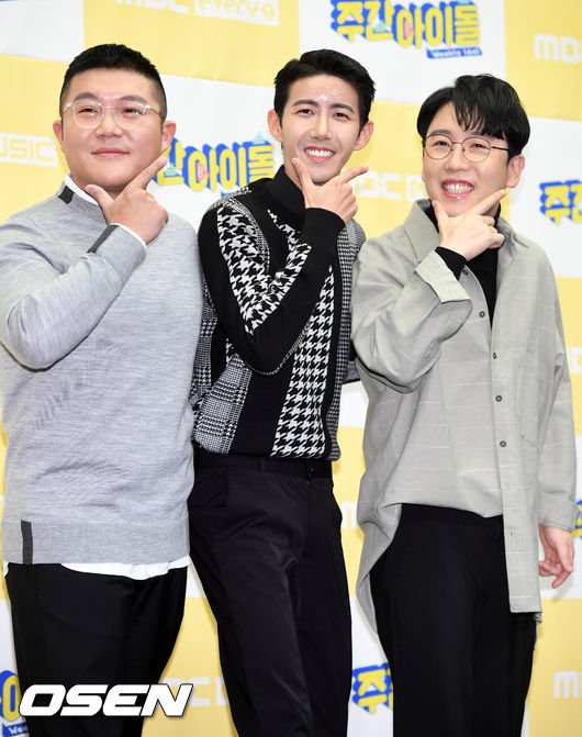 2일 오후 서울 마포구 상암동 스탠포드호텔 서울 그랜드볼룸에서 진행된 예능 프로그램 '주간아이돌' 제작발표회서 황광희, 조세호, 남창희가 포즈를 취하고 있다./ rumi@osen.co.kr