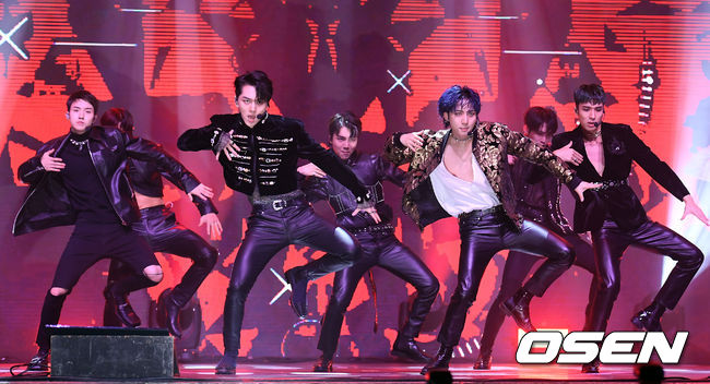 그룹 펜타곤(PENTAGON)이 멋진 무대를 선보이고 있다. /cej@osen.co.kr