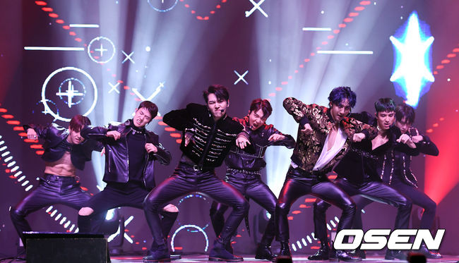 그룹 펜타곤(PENTAGON)이 멋진 무대를 선보이고 있다. /cej@osen.co.kr