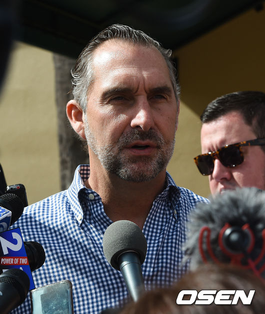 존 모젤리악 사장이 인터뷰를 하고 있다. / soul1014@osen.co.kr