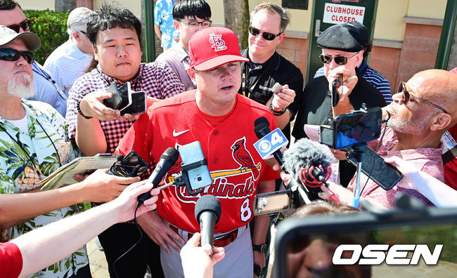 인터뷰하는 마이트 쉴트 감독. / soul1014@osen.co.kr