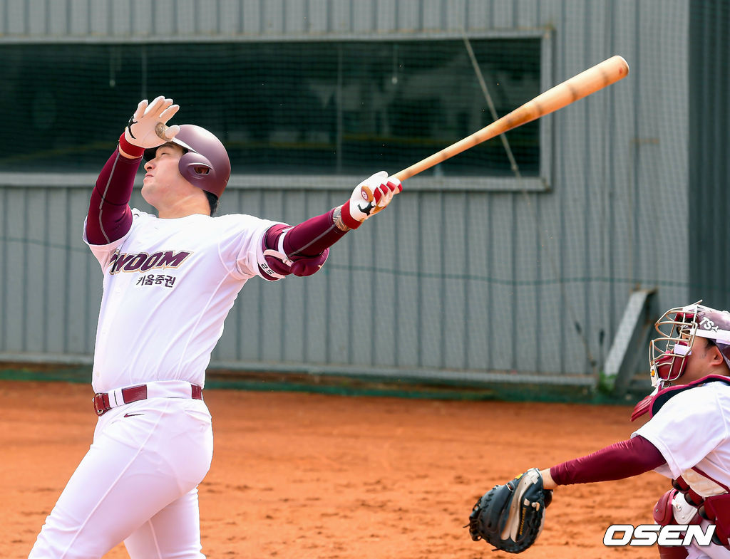 13일 박병호가 라이브배팅에서 힘차게 배트를 돌리고 있다./spjj@osen.co.kr