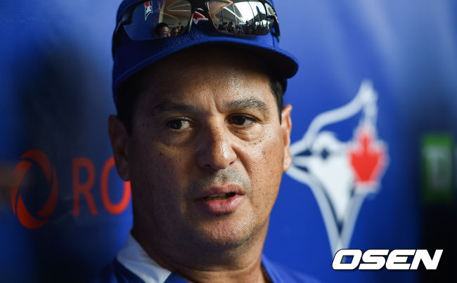 토론토 몬토요 감독이 인터뷰를 하고 있다. /  soul1014@osen.co.kr