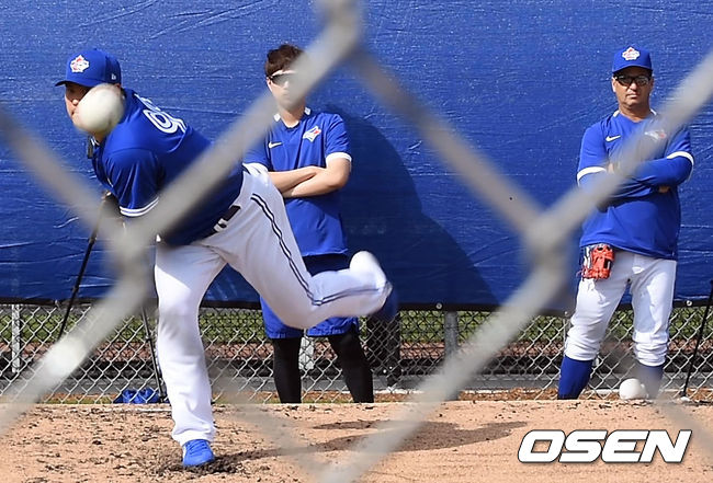 [사진=박준형 기자] 류현진-몬토요 감독/ soul1014@osen.co.kr