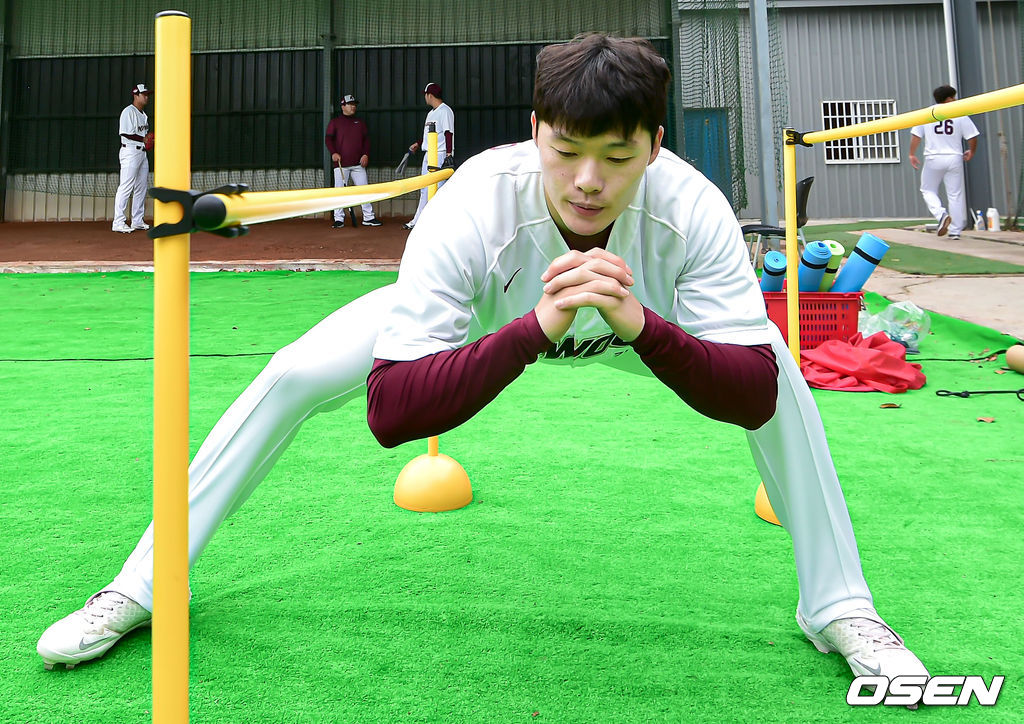 임병욱이 본격적인 훈련에 앞서 하체 훈련을 하고 있다./spjj@osen.co.kr