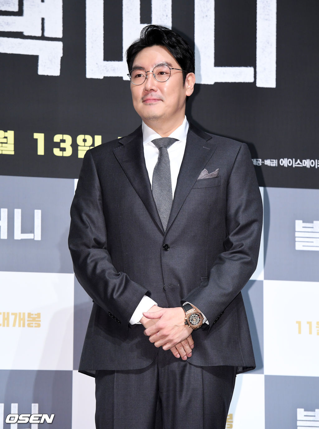 배우 조진웅이 포토타임을 하고 있다. /jpnews@osen.co.kr