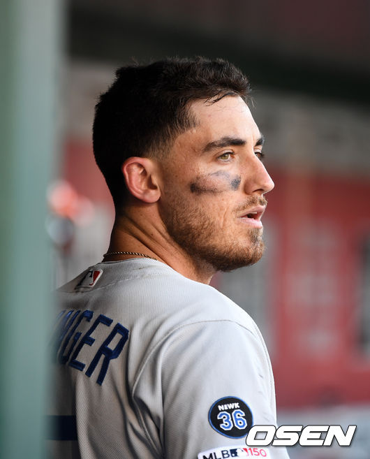 6회초 1사에서 다저스 벨린저가 좌익수 플라이로 물러나며 아쉬워하고 있다. /jpnews@osen.co.kr