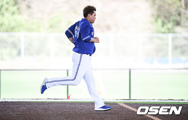토론토 류현진이 14일(한국시간) 미국 플로리다주 더니든 바비 매틱 트레이닝 센터에서 2020 토론토 블루제이스 스프링캠프에서 훈련을 가졌다.류현진이 러닝을 하고 있다.  /  soul1014@osen.co.kr