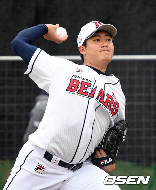 두산 김강률이 불펜 피칭을 하고 있다. /sunday@osen.co.kr