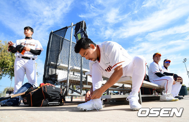 한화 이용규를 비롯한 선수들이 훈련을 준비하고 있다. /jpnews@osen.co.kr