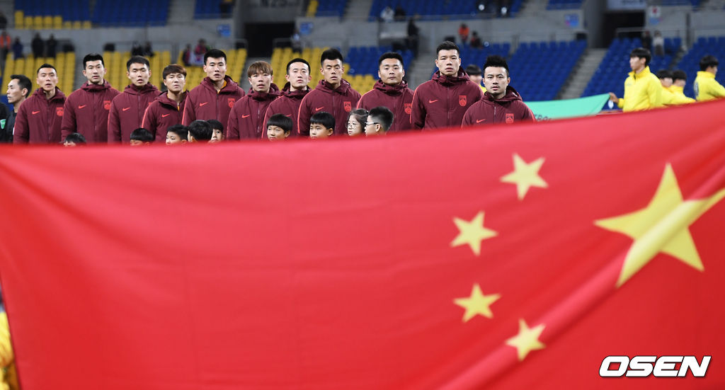 경기 시작을 앞두고 중국 선수들이 국가를 부르고 있다. /dreamer@osen.co.kr