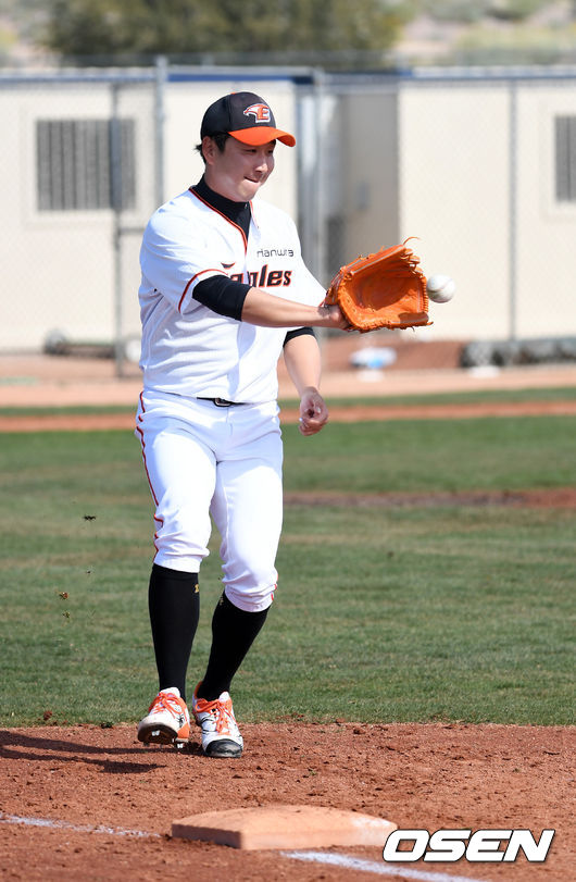 한화 정우람이 수비 훈련을 하고 있다. /jpnews@osen.co.kr