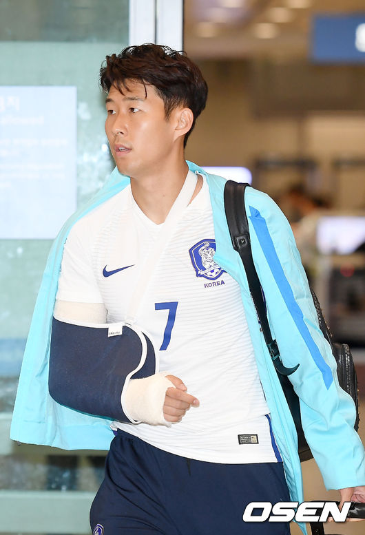 손흥민이 입국장을 나서고 있다. / youngrae@osen.co.kr