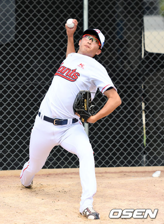 롯데 박세웅이 불펜 피칭을 하고 있다. /sunday@osen.co.kr