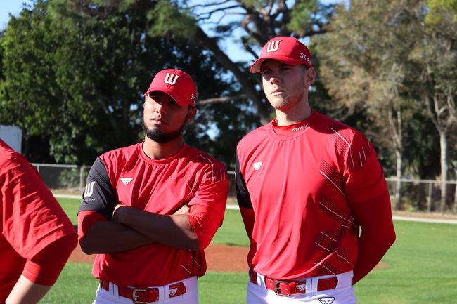 [사진] SK의 외국인 투수 킹엄과 핀토가 청백전에서 위력투를 과시했다. /SK 와이번스 제공