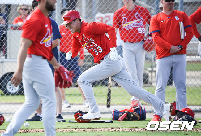 김광현이 번트한뒤 1루로 질주하고 있다.  /  soul1014@osen.co.kr